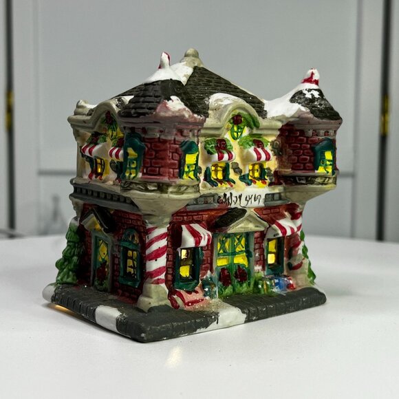 Candy Shop Wellington Square Collection Lighted Christmas Village Building 2004 - Picture 3 of 12